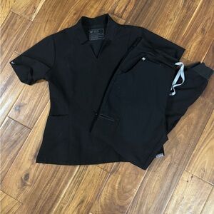 Figs Black Technical Collection scrub set